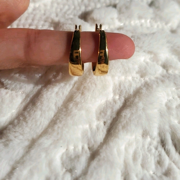 14 KT yellow gold hoop earrings - Picture 3 of 4